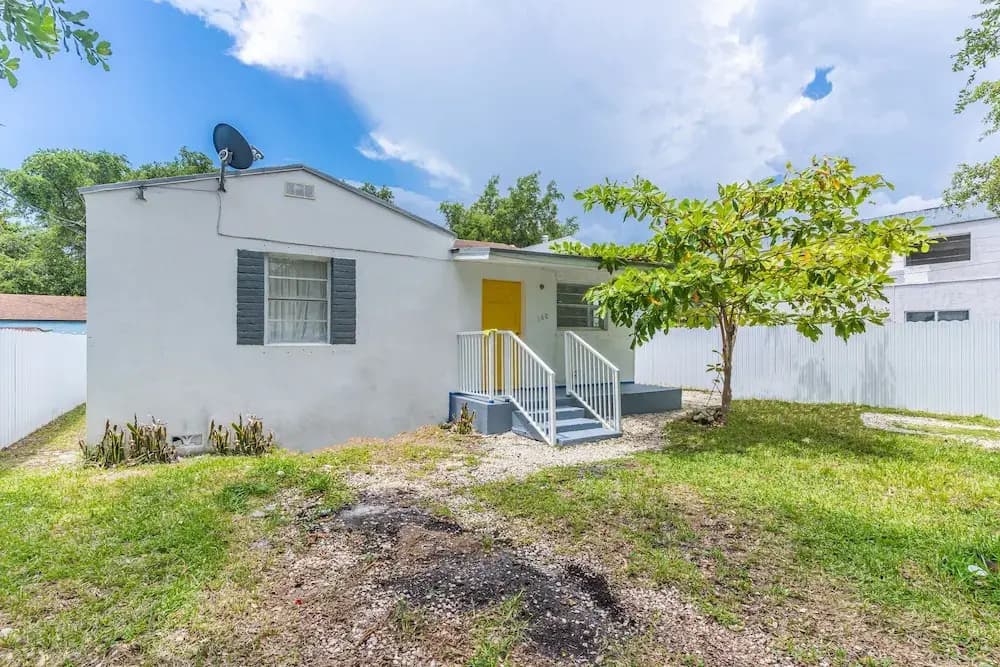 Upper Design District 3BD Home w/Jacuzzi and Backyard - photo 21