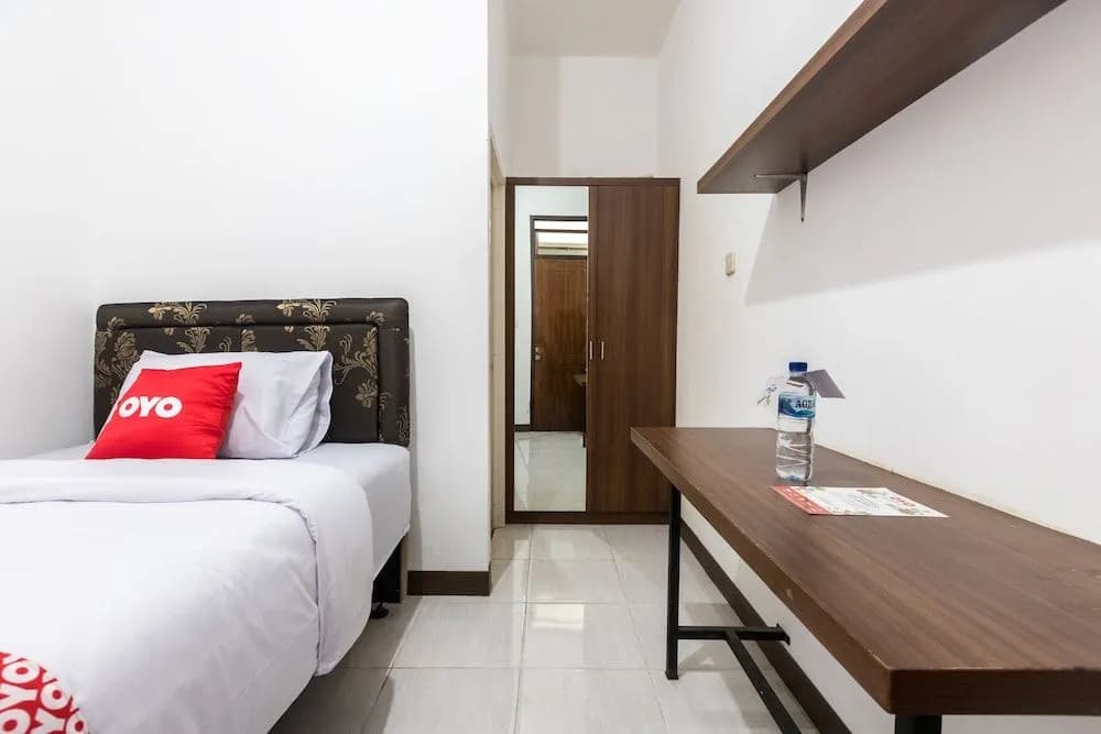 OYO 1598 Feby Inn Near RS Gandaria - photo 6
