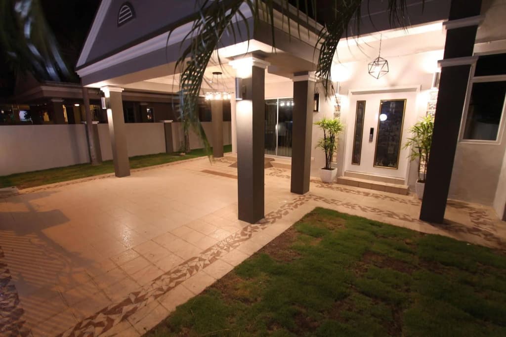 Ian's De Splendid Home - photo 8