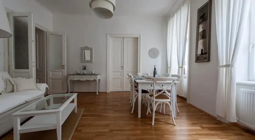Beautiful Home - Riverside Apartment - photo 6