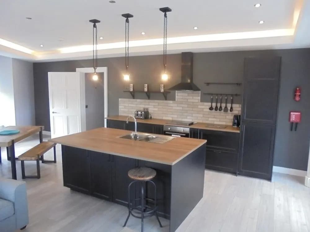 York Place Oasis 3 Bed - photo 2