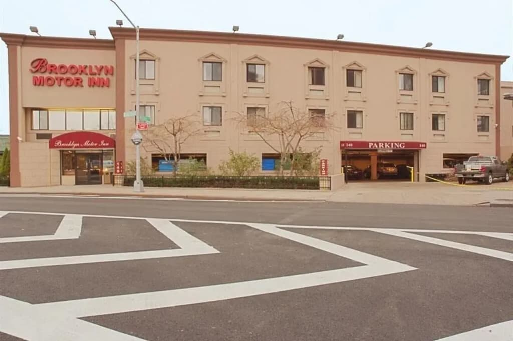 Brooklyn Motor Inn - photo 1