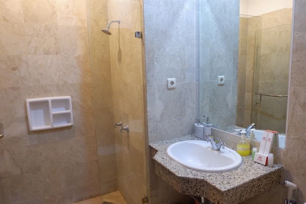 Homey The Bellezza Apartment - photo 7
