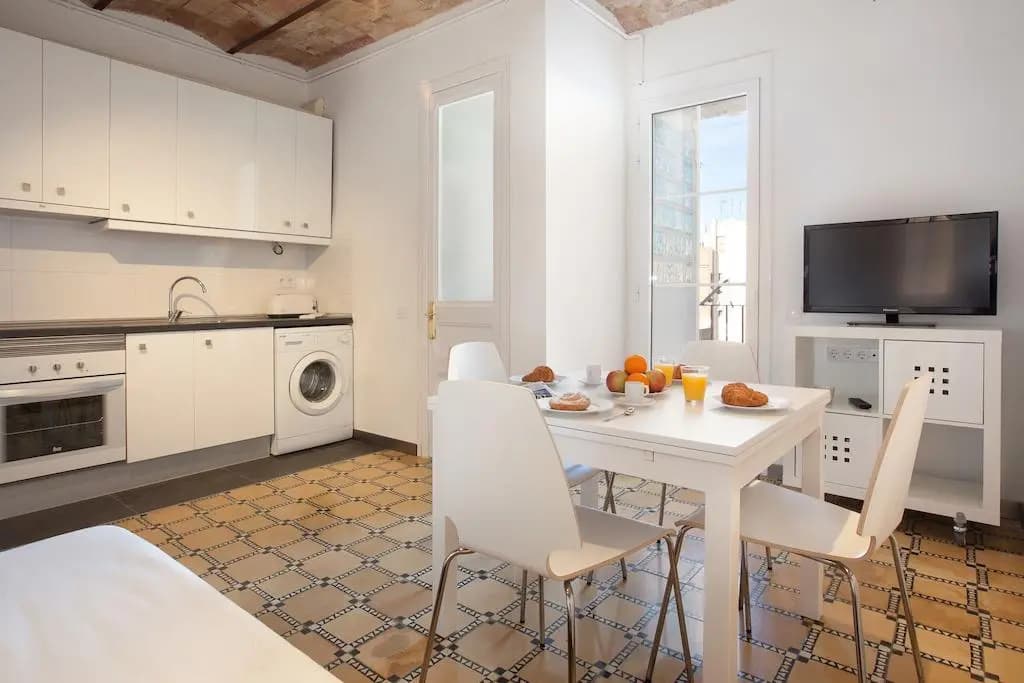 Barnapartments Basic Gracia - photo 5