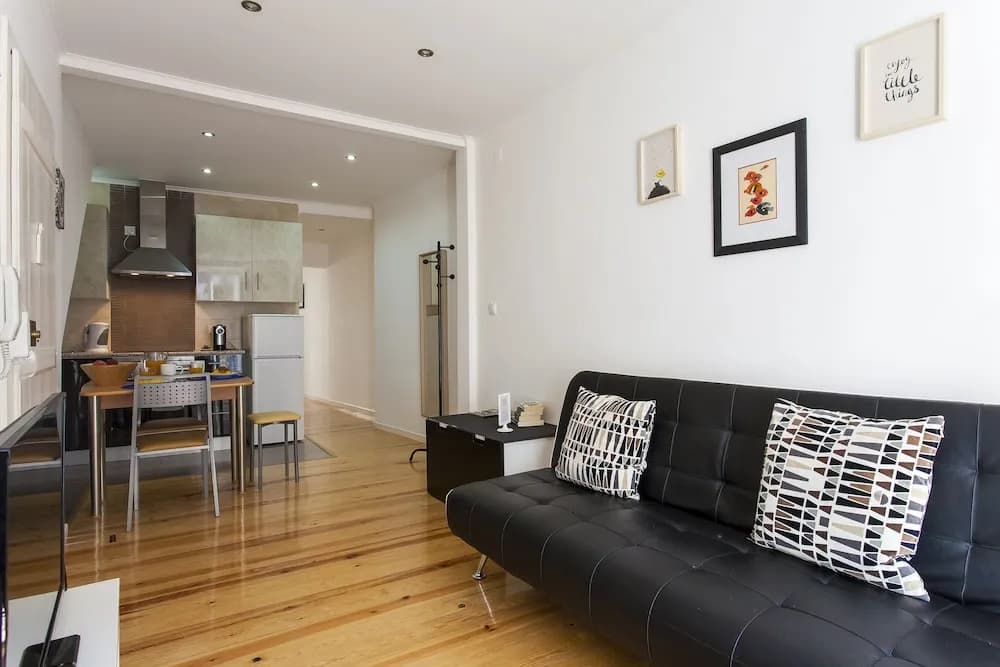ALTIDO Cosy 1-bed flat w/balcony in Pena, close by subway, viewpoint&park - photo 3