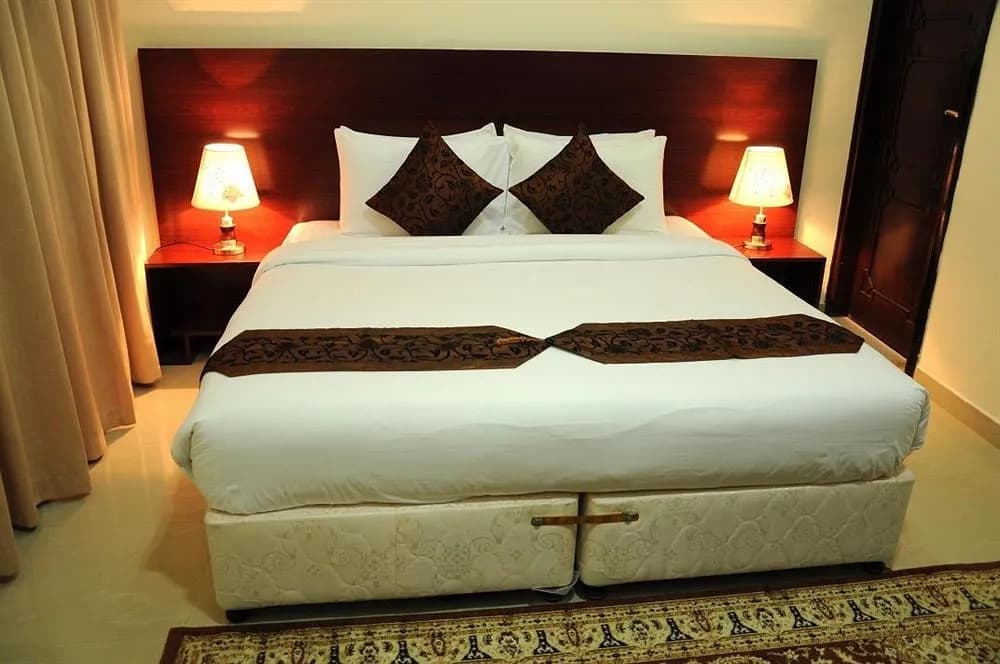 Raynor Hotel Apartments - photo 4