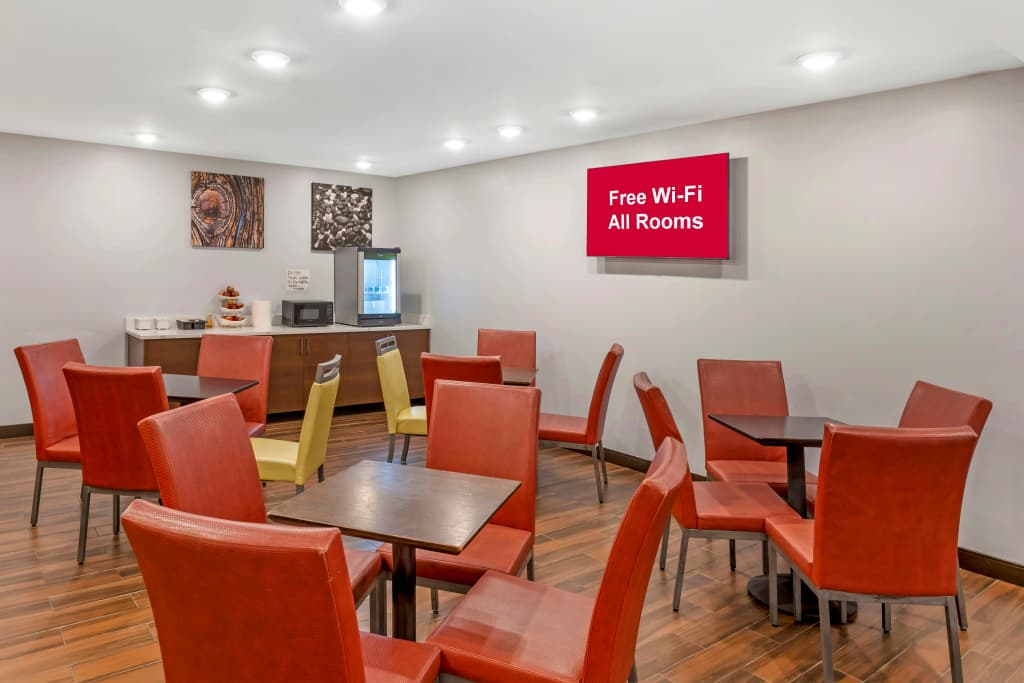 Red Roof Inn PLUS+ Brooklyn - 3rd Ave - photo 16
