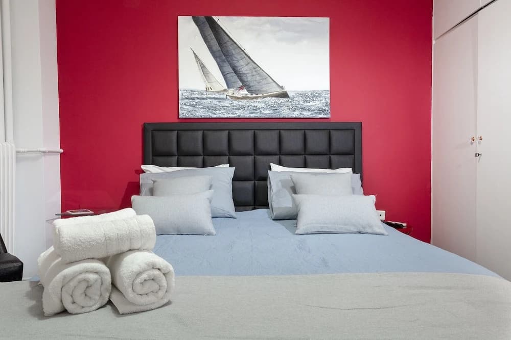 Renovated & Cool Flat In Ideal Location - photo 5