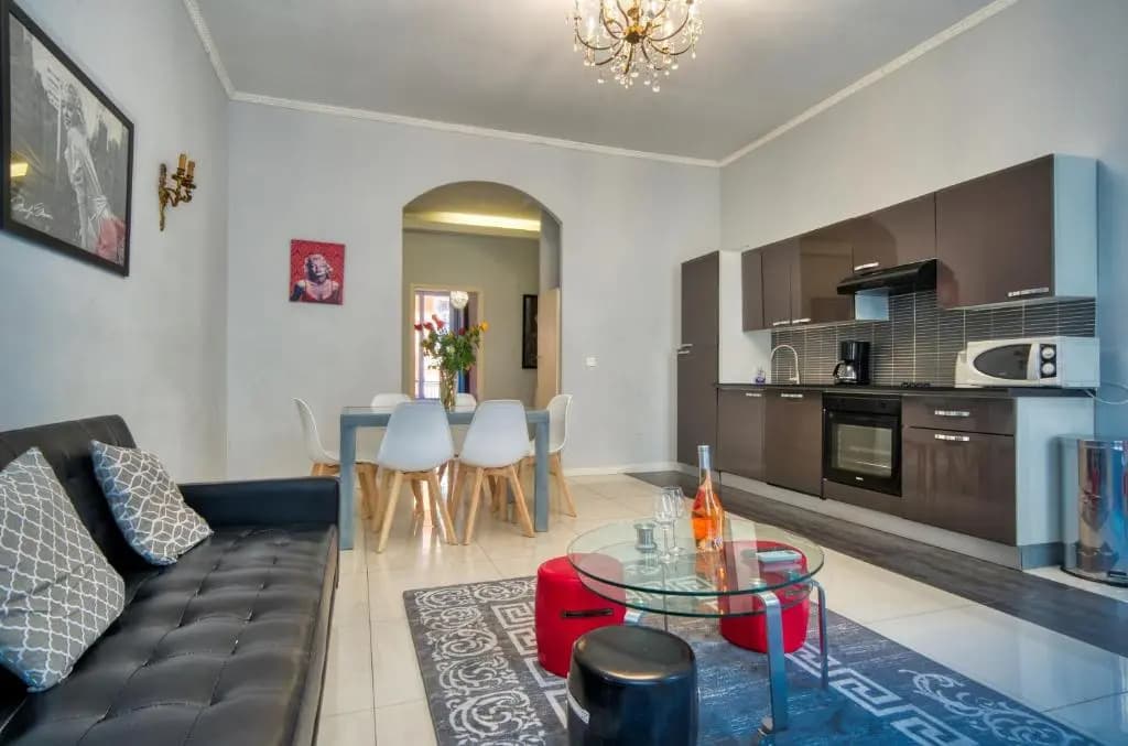 Lusso 5 beds Central Apartment - photo 2