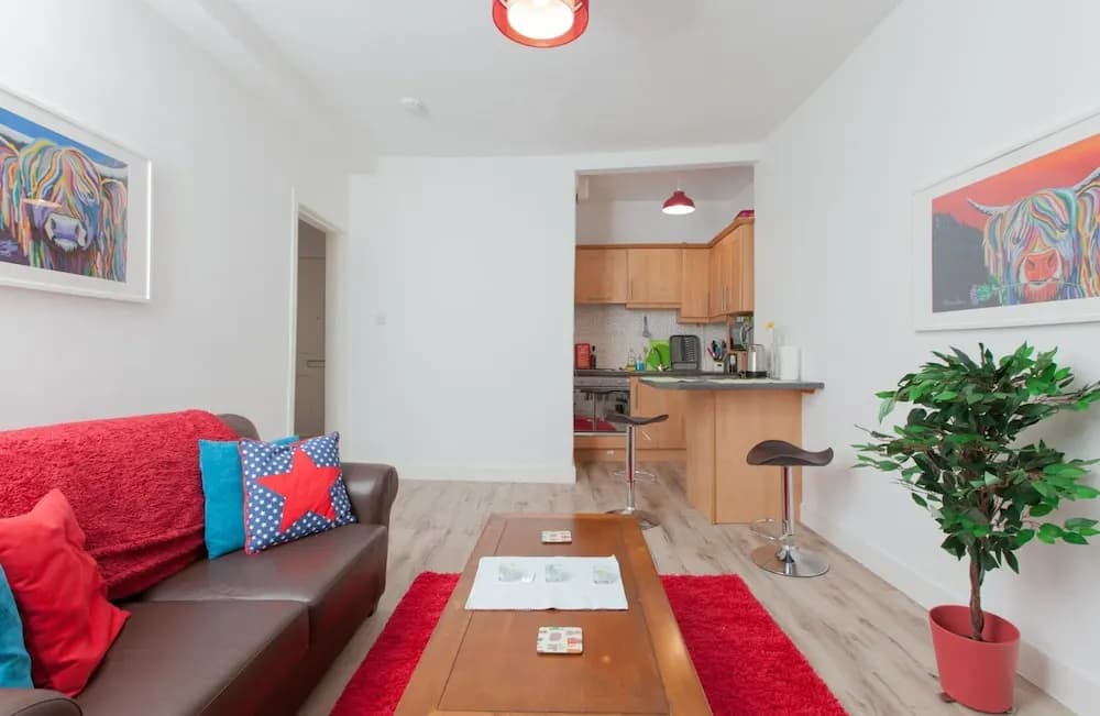 Connected & Convenient: Newly-renovated Flat for 2 - photo 8