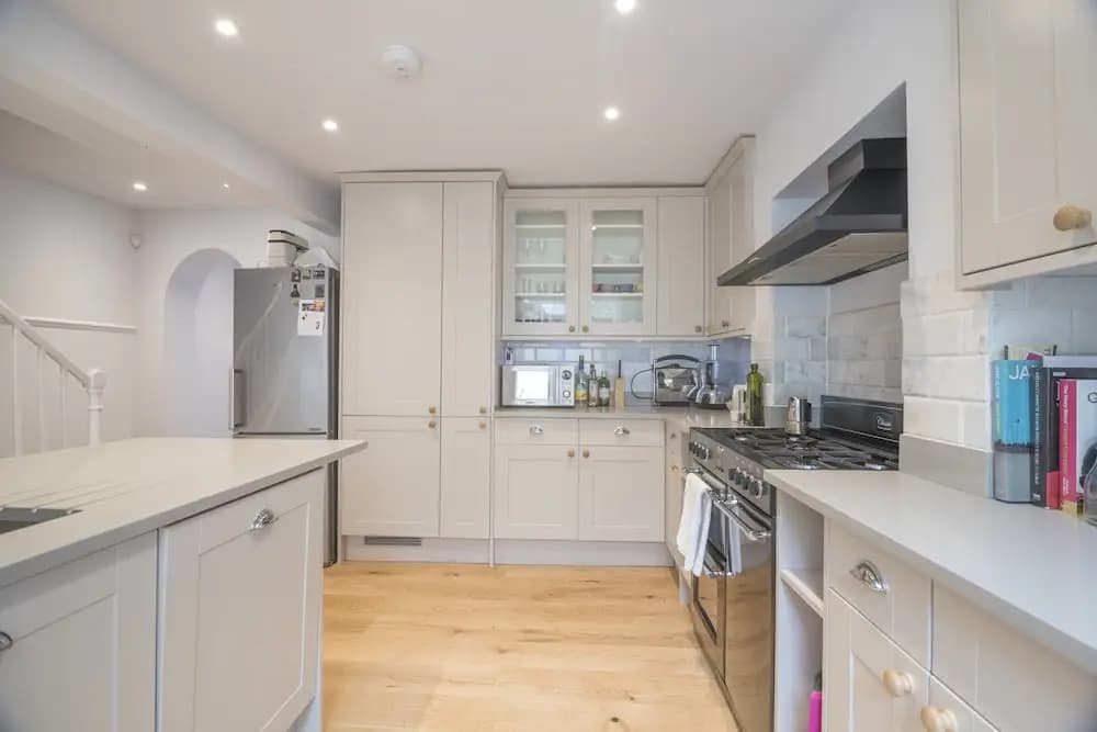 Bright Family Home in Angel with Patio - photo 15