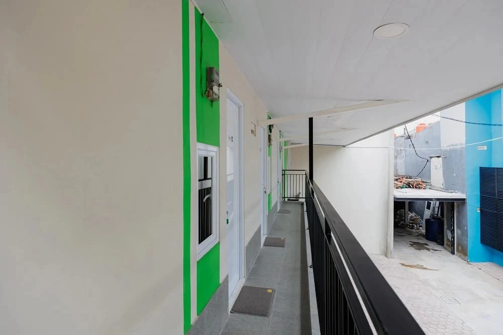 Urbanview Petukangan Mansion Jakarta - photo 12