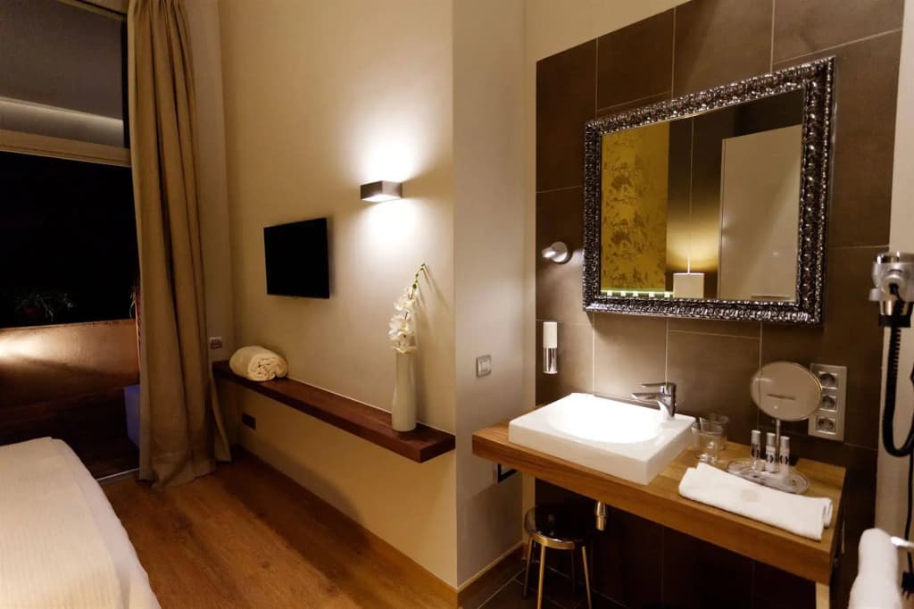 Vasanta Hotel - photo 10