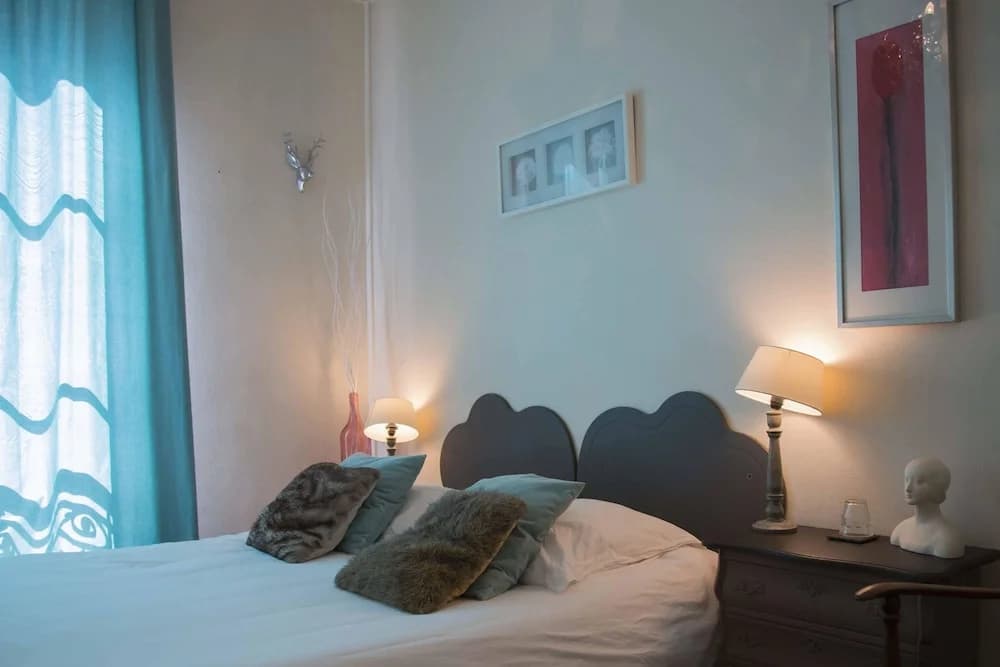 A Room In Paris - photo 2