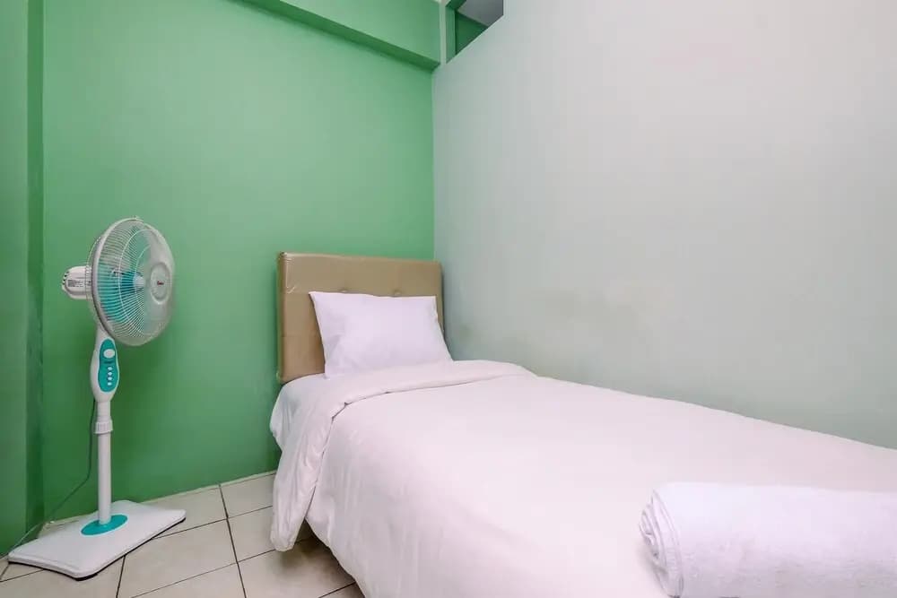 Minimalist And Cozy Style 2Br At Green Pramuka City Apartment - photo 5