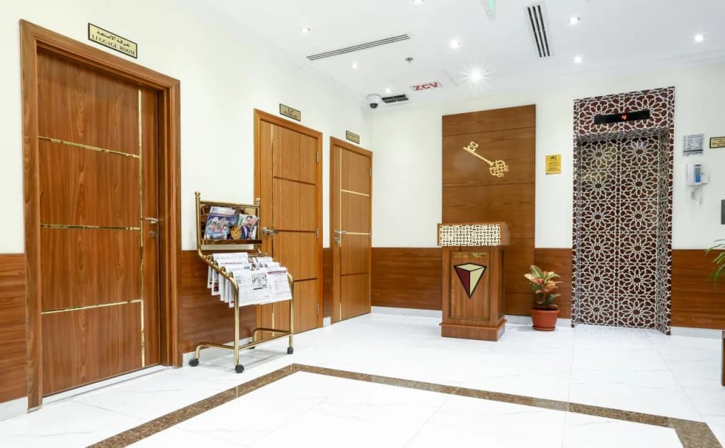 La Villa Suites Hotel - photo 2