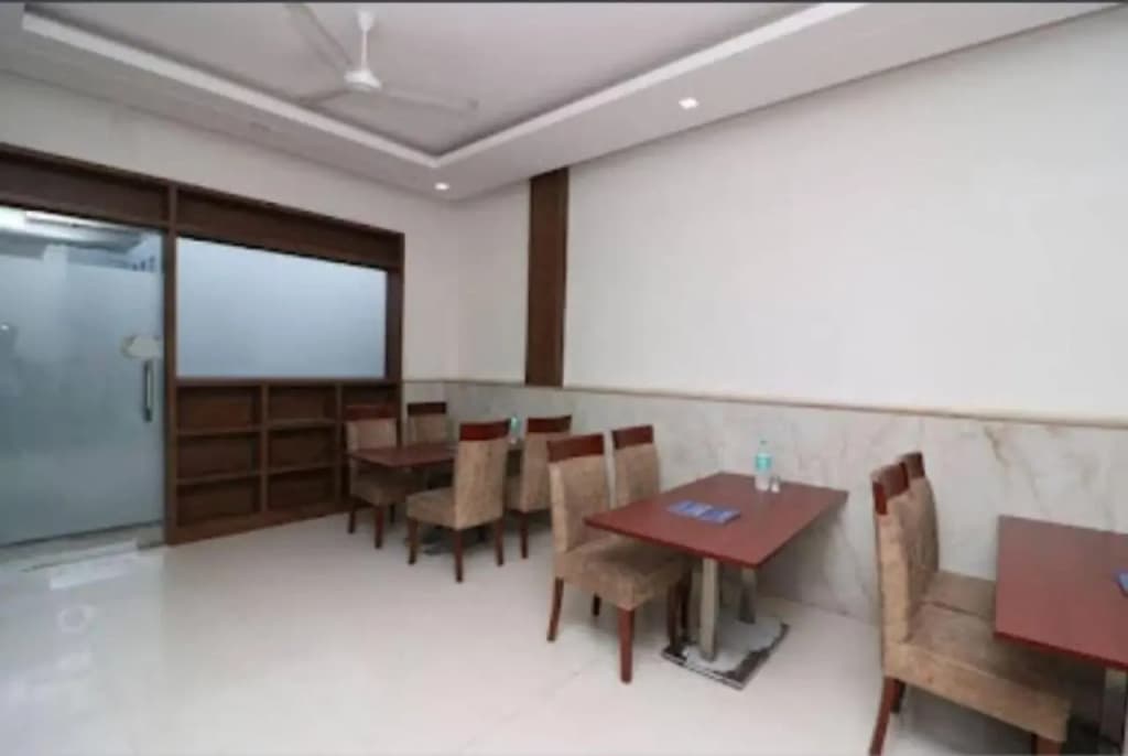 Hotel Era Mahipalpur - photo 9