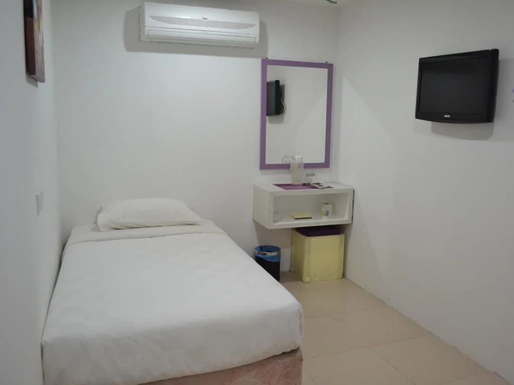 Lavender Hotel Teluk Intan - photo 4