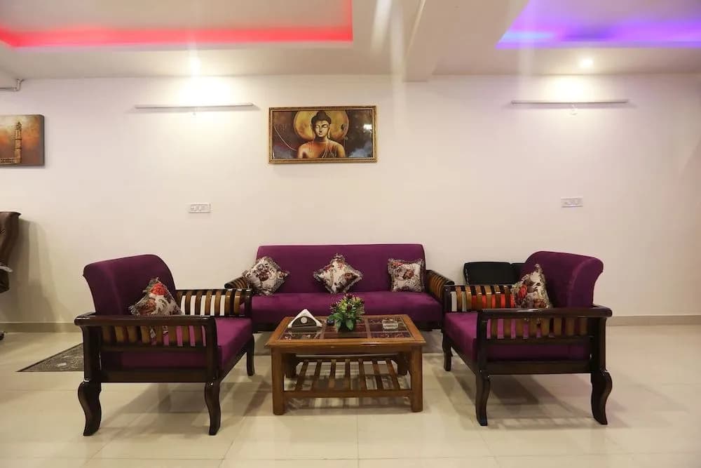 OYO 43923 Surbhi Residency - photo 9