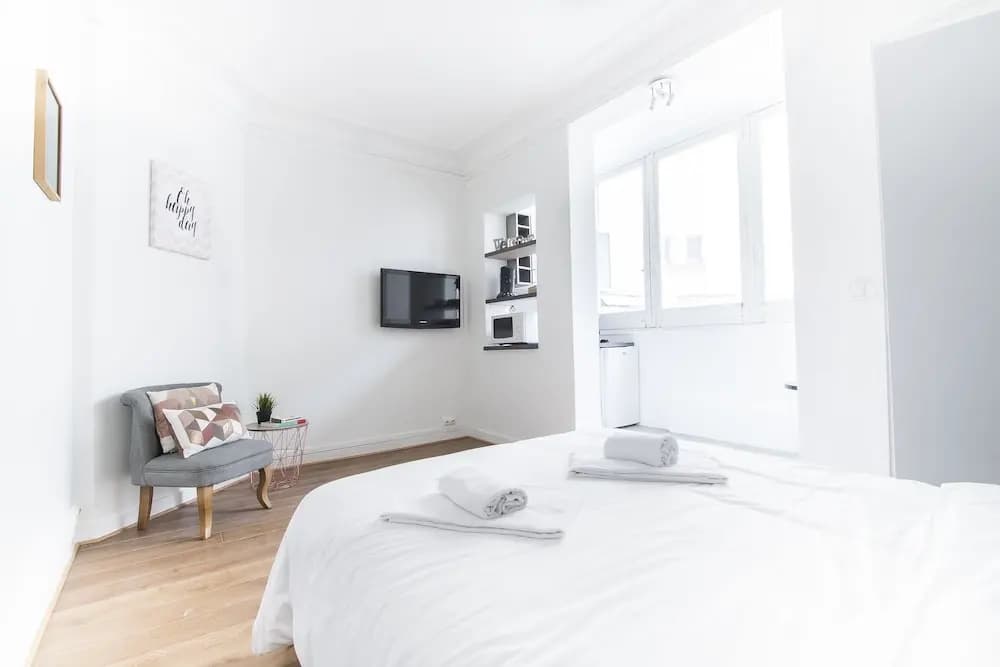 Luxury Apartment in Paris-Champs Elysées - photo 3