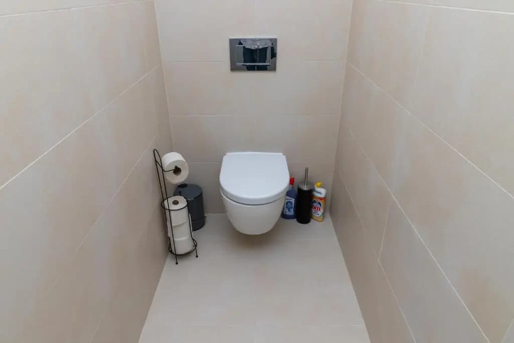 Maureen Lovely 2 Bedroom Unit with Community Pool - photo 8