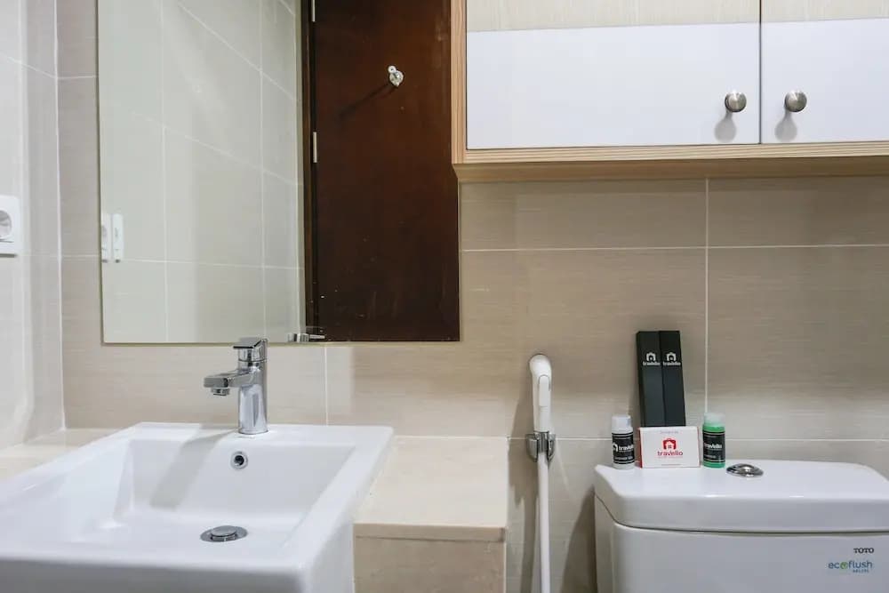 Modern Studio Room Puri Mansion Apartment - photo 7