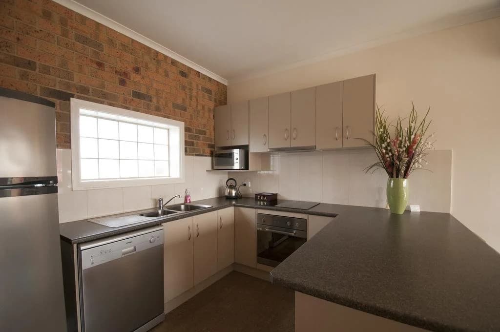 Yarra Glen Racecourse Apartments - photo 26