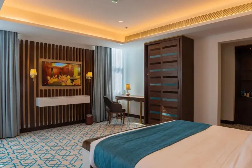 Royal Crown Hotel - photo 13