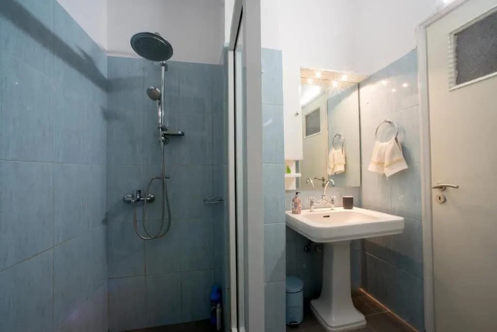 Central 5 Room Apartment - photo 8