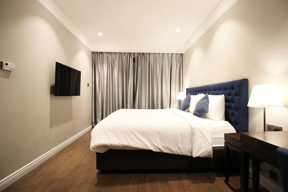 Neo Classic Condo - photo 4