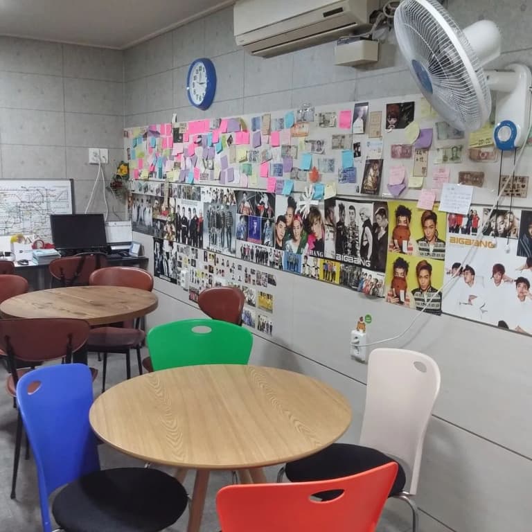 Running Man Hostel - photo 24