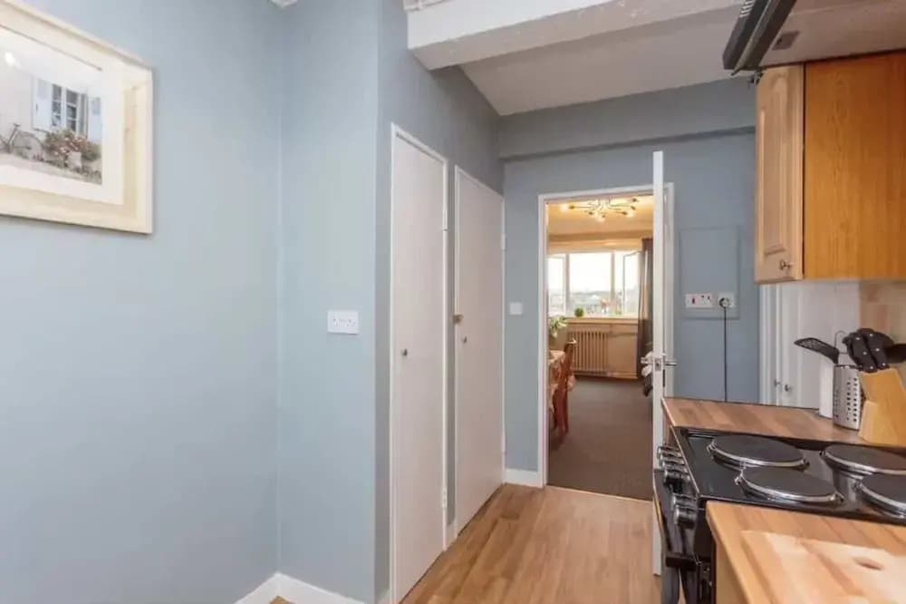 3 Bedroom Apartment on 5th Floor With Elevator - photo 12