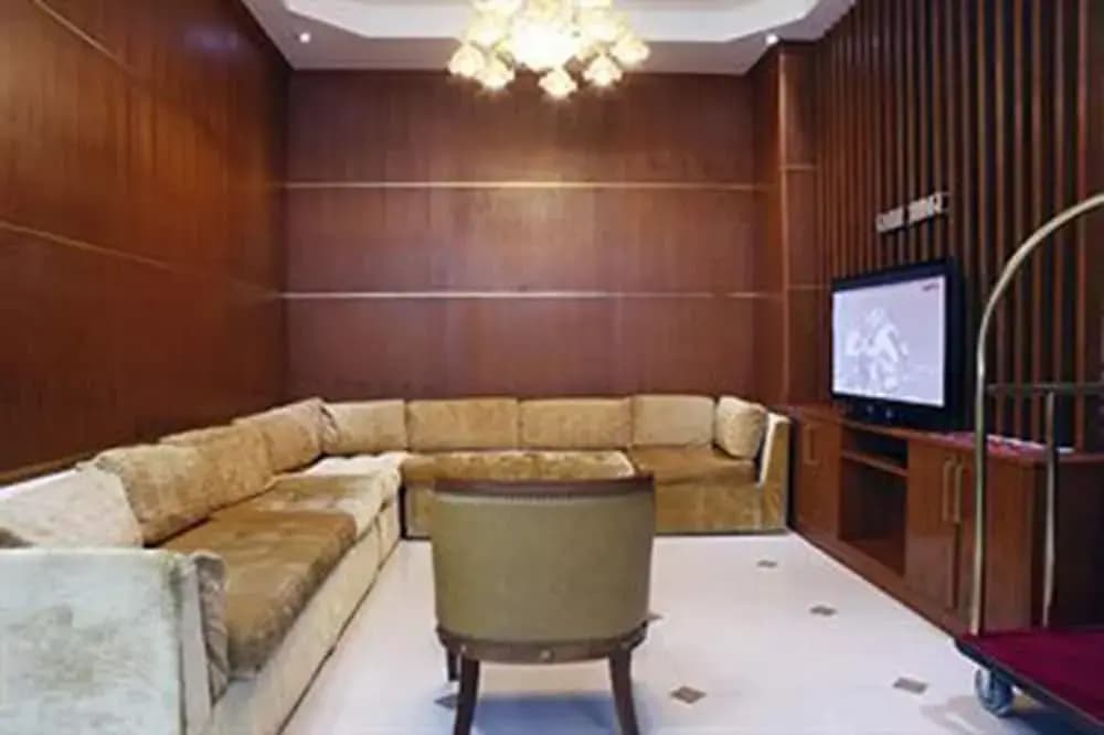 The Grand Lodge Pattaya Hotel - photo 8