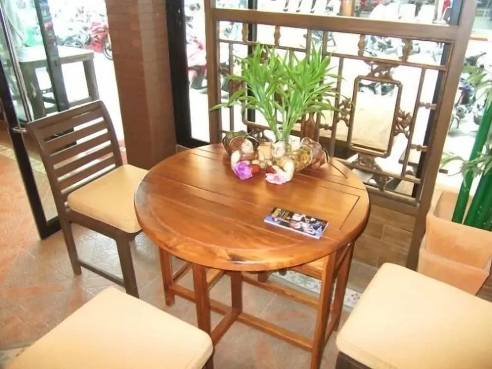 Red Balcony Hotel - photo 15