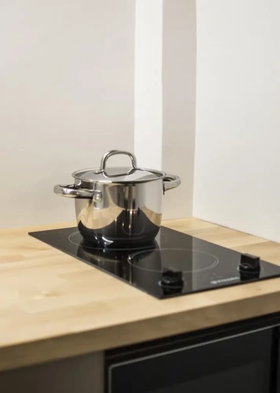 Centrally Located Flat with 1 Bedroom - photo 12