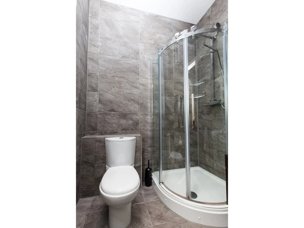 Central, Spacious 3BR Edinburgh Flat For 6 - photo 15