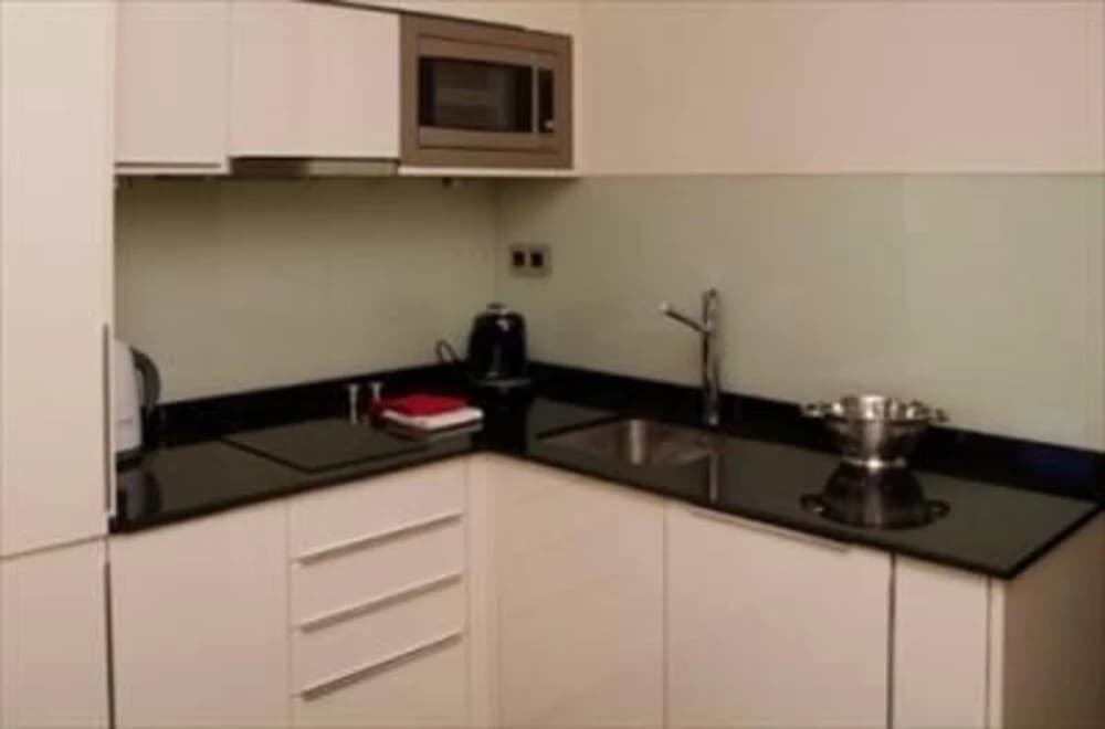 Roomspace Sandoval Apartments - photo 2