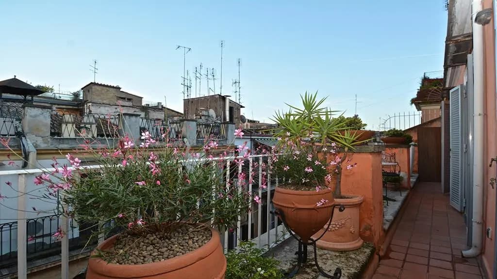 Spanish Steps Corner - photo 9