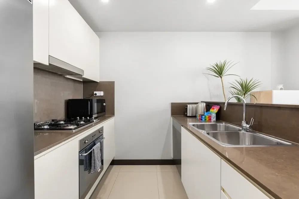 Central 2-bed With Parking & Stunning Views - photo 13