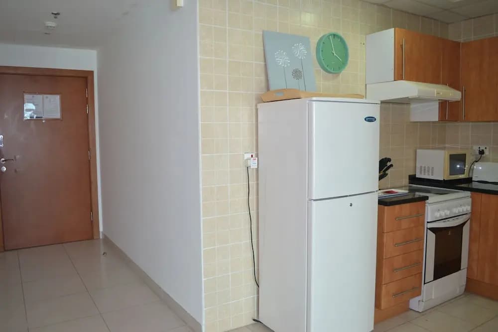 Fully Furnished 1BR with Balcony & Marina View - MRVW - photo 10