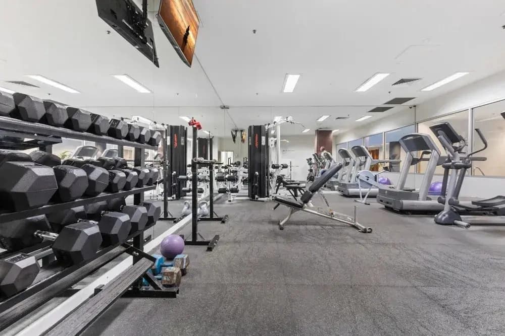 Impeccably Chic 2-bed With Views & Fab Amenities - photo 9