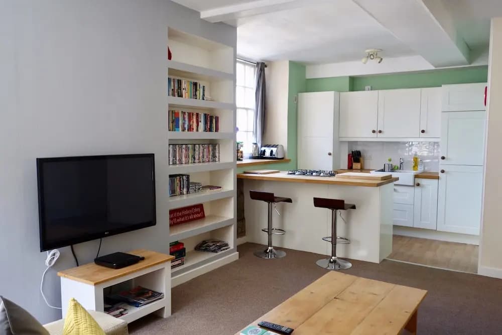 Castle Apartments - photo 4