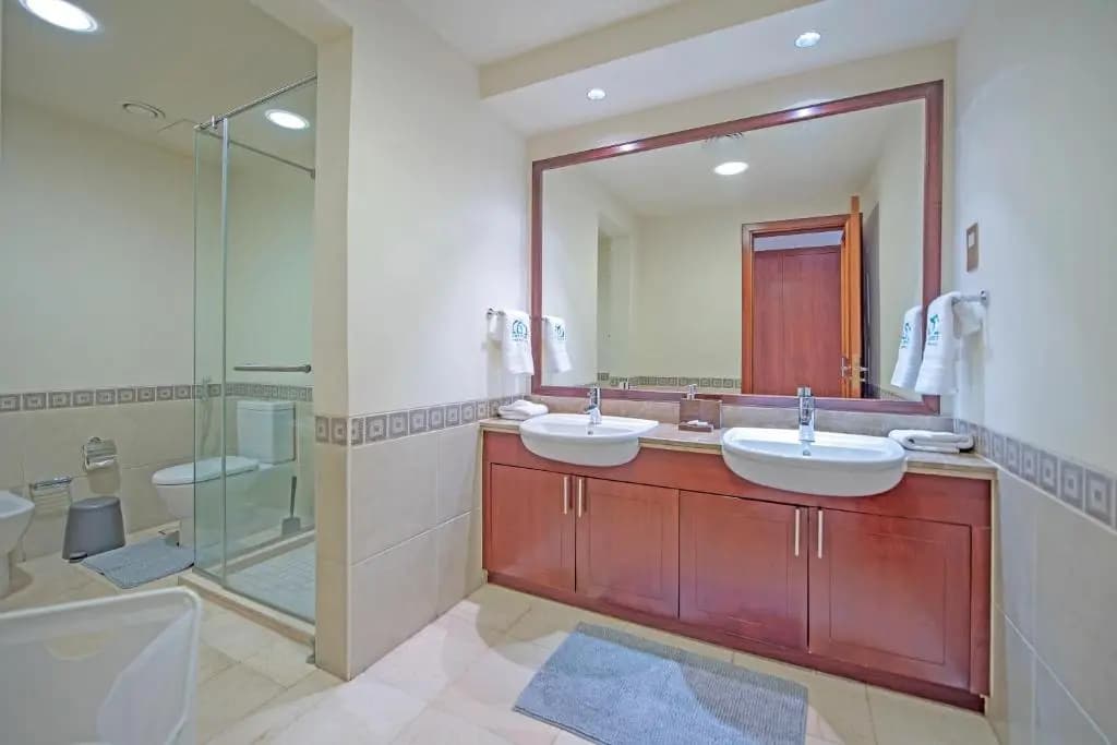 Luxurious 3BR Townhouse with Maid's & Private Pool in Palm Jumeirah - photo 9