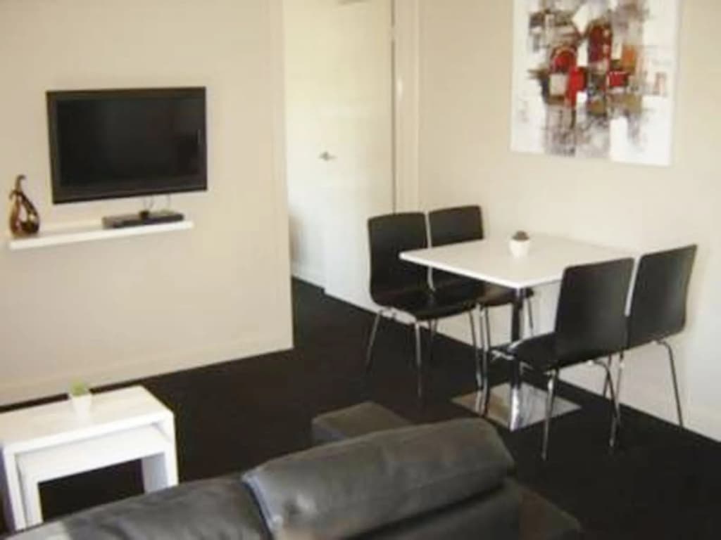 Apartments on Chapman - photo 11