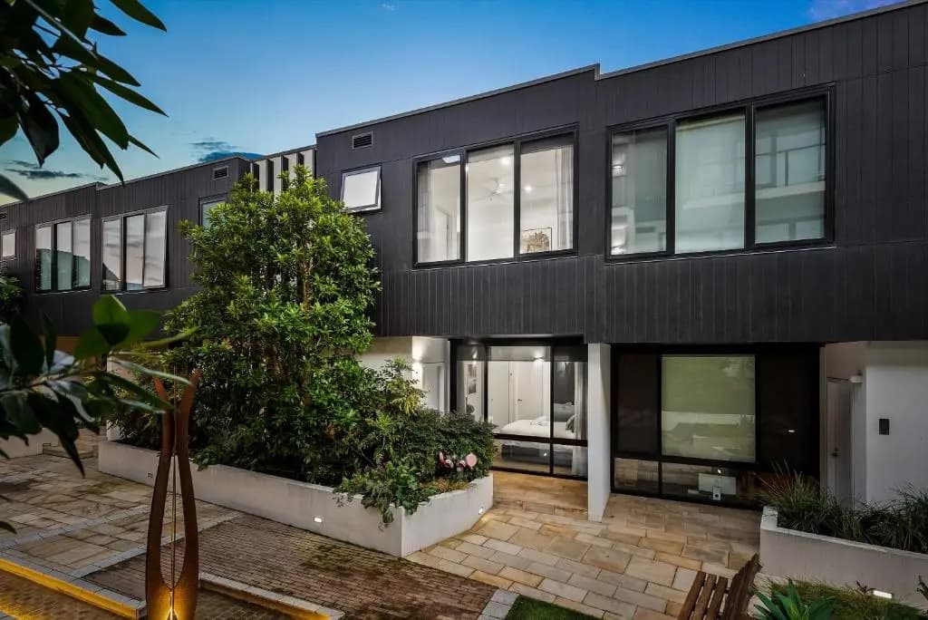 StayCentral Northcote Townhouse With Study - main photo