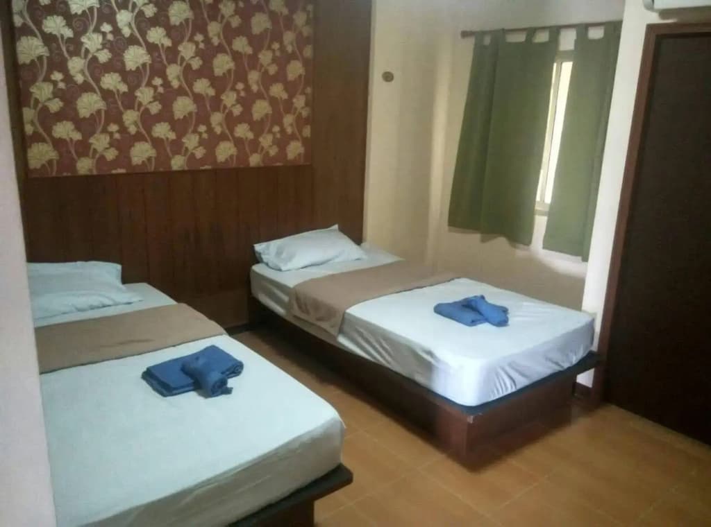 Phuket IYH Express Hostel - photo 2