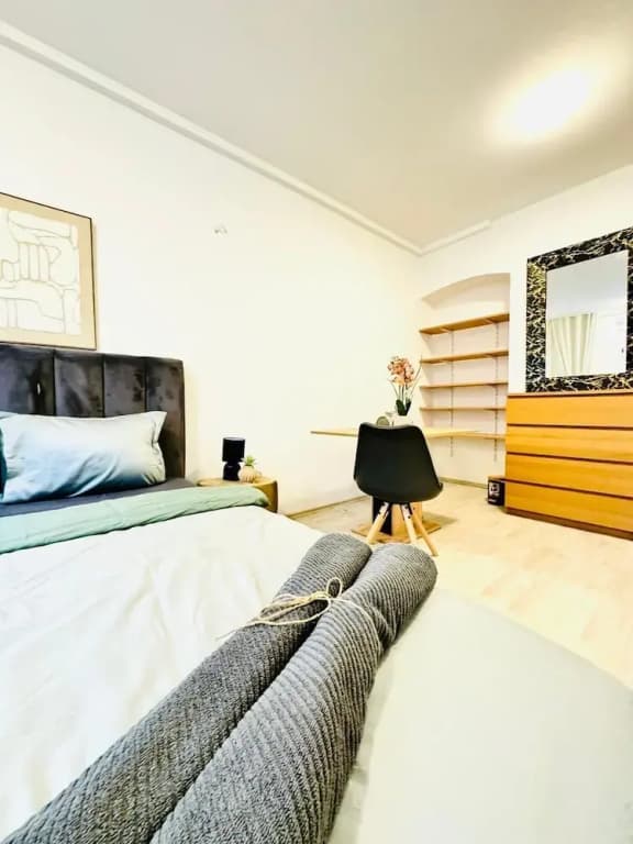 Spacious 7BR Apartment Prime Location - photo 46