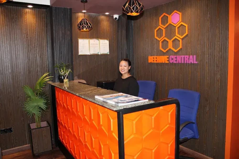 Beehive Central Hotel - photo 2