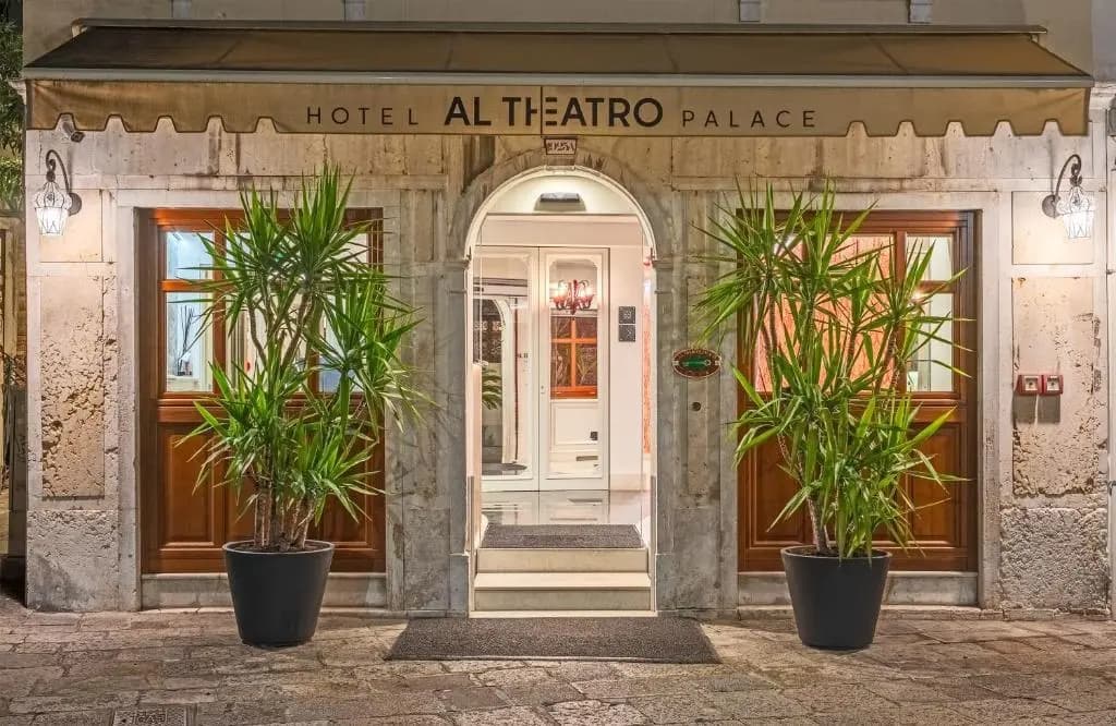 Al Theatro Palace - photo 31