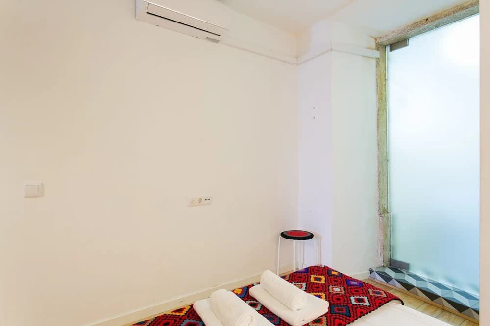 Bica Elevator Apartment Rentexperience - photo 2